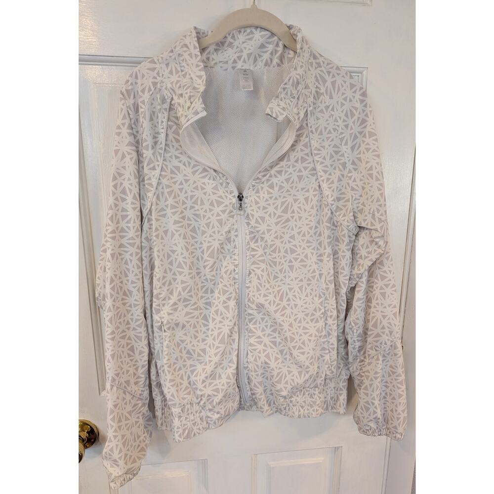 Kyodan Track Jacket Gray and White Pattern Size Medium.